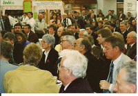 12-CWW_1992-Aufmerksame_Ehrengste_u.Besucher_320x222_200x139