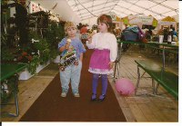 59-CWW_1992-_Schleckereien_in_der_Festhalle_DannySandy_320x222_200x139