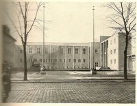 Stadtbad_Eingangsvorplatz_200x154